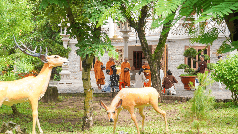 Following pagoda regulations will help make your visit complete and memorable (Source: Tổ Đ&igrave;nh Bửu Long Fanpage)